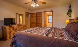 Mayberry Lodge 2 Bedroom Cabin by RedAwning