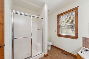 Mayberry Lodge 2 Bedroom Cabin by RedAwning