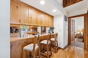 Mayberry Lodge 2 Bedroom Cabin by RedAwning