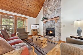 Mayberry Lodge 2 Bedroom Cabin by RedAwning