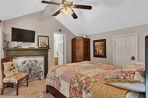 Tuscany On Taneycomo 2 Bedroom Condo by RedAwning