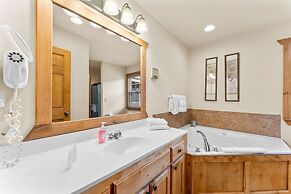 Dakota Lodge 2 Bedroom Home by RedAwning