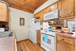 Dakota Lodge 2 Bedroom Home by RedAwning