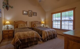 Dakota Lodge 2 Bedroom Home by RedAwning