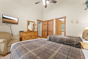 Dakota Lodge 2 Bedroom Home by RedAwning