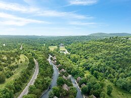 Dakota Lodge 2 Bedroom Home by RedAwning