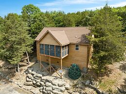 Dakota Lodge 2 Bedroom Home by RedAwning