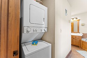 Dakota Lodge 2 Bedroom Home by RedAwning