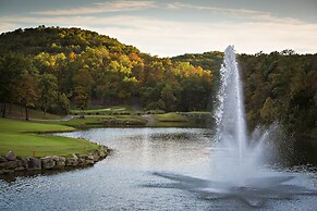 Dakota Lodge 2 Bedroom Home by RedAwning
