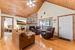 Dakota Lodge 2 Bedroom Home by RedAwning