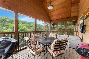 Dakota Lodge 2 Bedroom Home by RedAwning