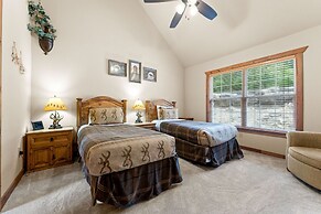 Dakota Lodge 2 Bedroom Home by RedAwning