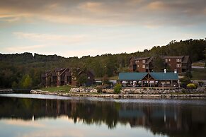 Dakota Lodge 2 Bedroom Home by RedAwning