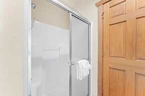 Dakota Lodge 2 Bedroom Home by RedAwning