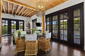 Mahogany Bay Resort & Beach Club, Curio Collection by Hilton