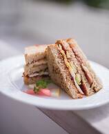 Mahogany Bay Resort & Beach Club, Curio Collection by Hilton