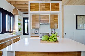 Mahogany Bay Resort & Beach Club, Curio Collection by Hilton