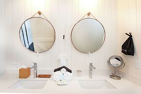 Mahogany Bay Resort & Beach Club, Curio Collection by Hilton