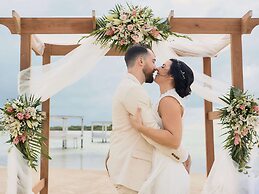 Mahogany Bay Resort & Beach Club, Curio Collection by Hilton