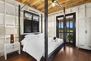 Mahogany Bay Resort & Beach Club, Curio Collection by Hilton