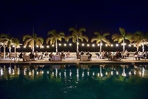 Mahogany Bay Resort & Beach Club, Curio Collection by Hilton