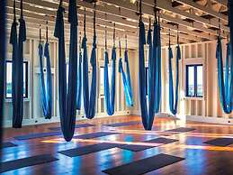 Mahogany Bay Resort & Beach Club, Curio Collection by Hilton