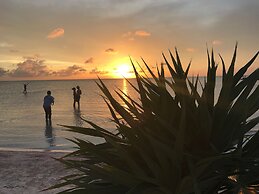 Mahogany Bay Resort & Beach Club, Curio Collection by Hilton