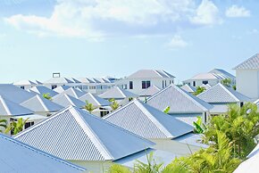 Mahogany Bay Resort & Beach Club, Curio Collection by Hilton