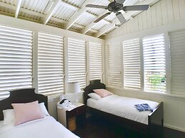Mahogany Bay Resort & Beach Club, Curio Collection by Hilton