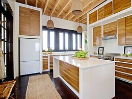 Mahogany Bay Resort & Beach Club, Curio Collection by Hilton