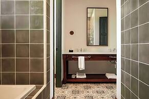 Itz'ana Resort & Residences