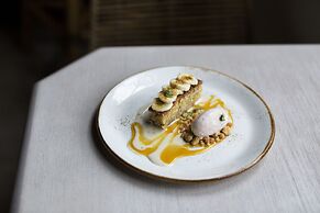 Itz'ana Resort & Residences