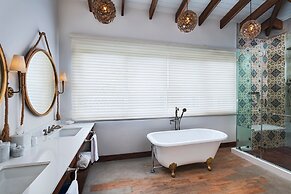 Itz'ana Resort & Residences