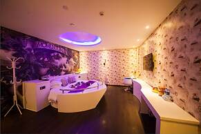 Brightman Theme Hotel