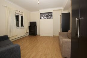 Colebert Avenue Apartment