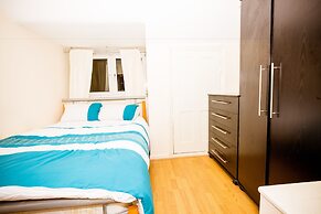 Colebert Avenue Apartment