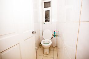 Colebert Avenue Apartment