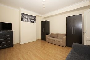 Colebert Avenue Apartment