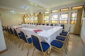 Crown Suites Hotel