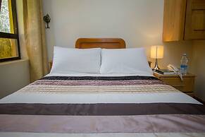 Crown Suites Hotel