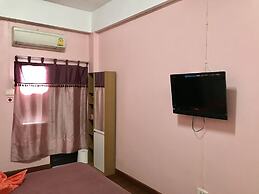 Ponlaan Apartment