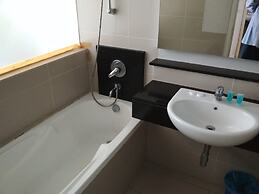 Queens Service Suite at Swiss Garden Residences