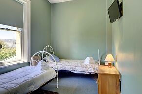 The Richmond Arms Hotel