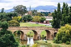 The Richmond Arms Hotel