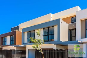 The Peninsula at Hope Island