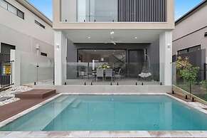 The Peninsula at Hope Island