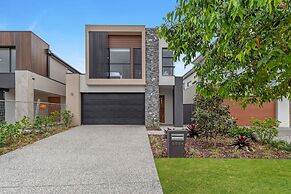 The Peninsula at Hope Island