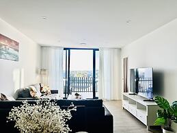 The Peninsula at Hope Island