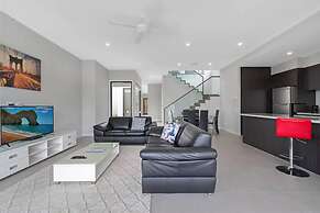 The Peninsula at Hope Island