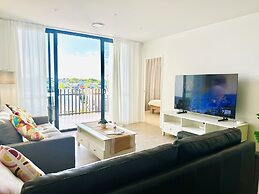 The Peninsula at Hope Island